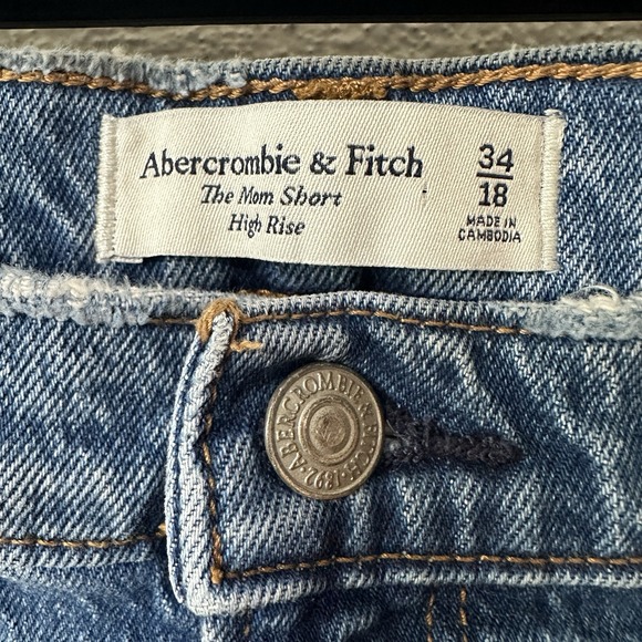 Abercrombie & Fitch Mom Short High Rise Size 34/18 Cutoff Denim Distressed - Picture 3 of 4